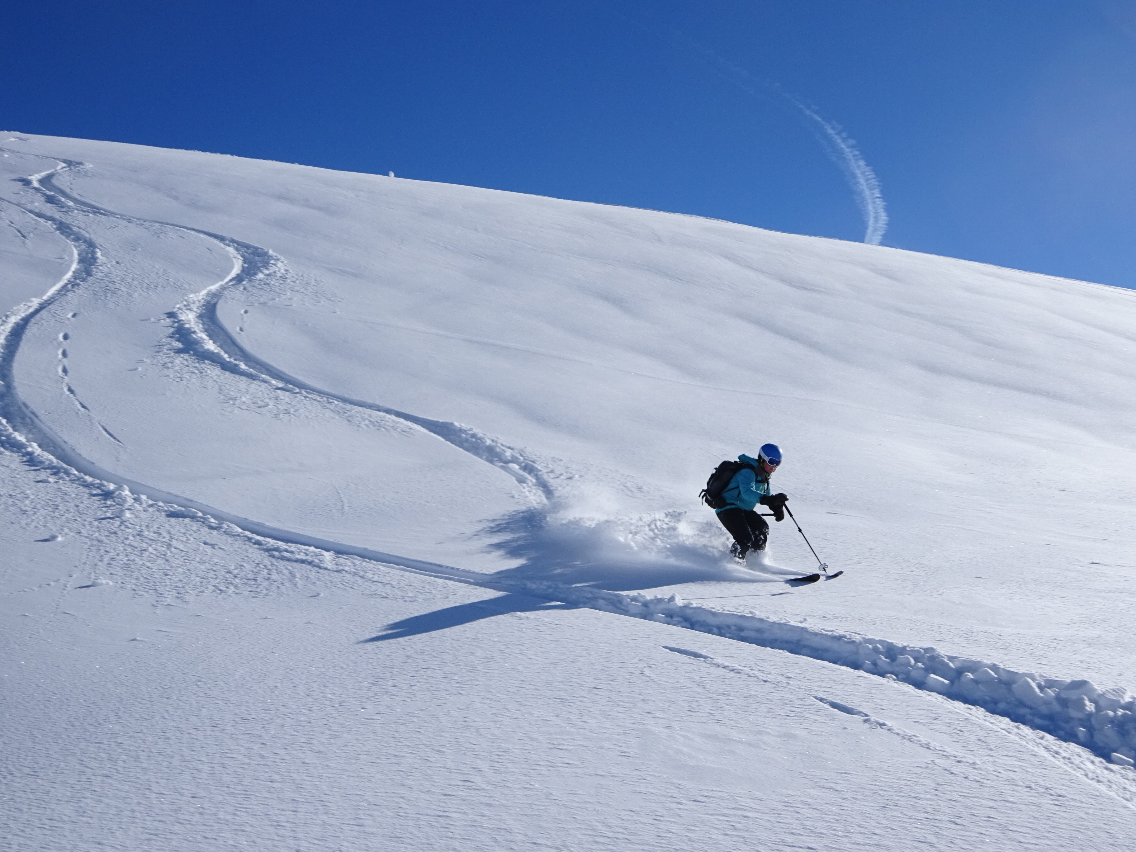 Powder_skiing_in_Chamonix_Mont_Blanc